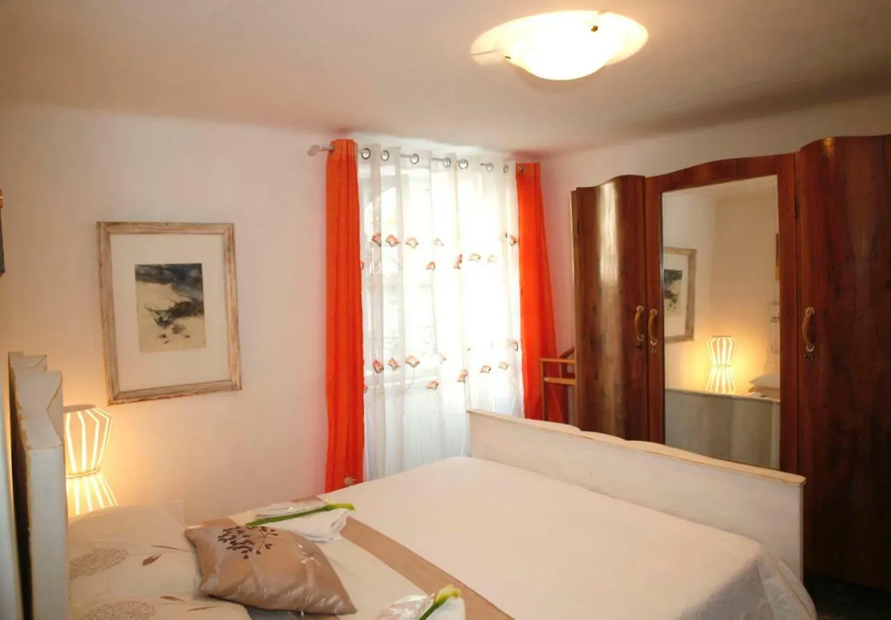 B&B Peverello Castelnuovo Magra 0*,  Italy